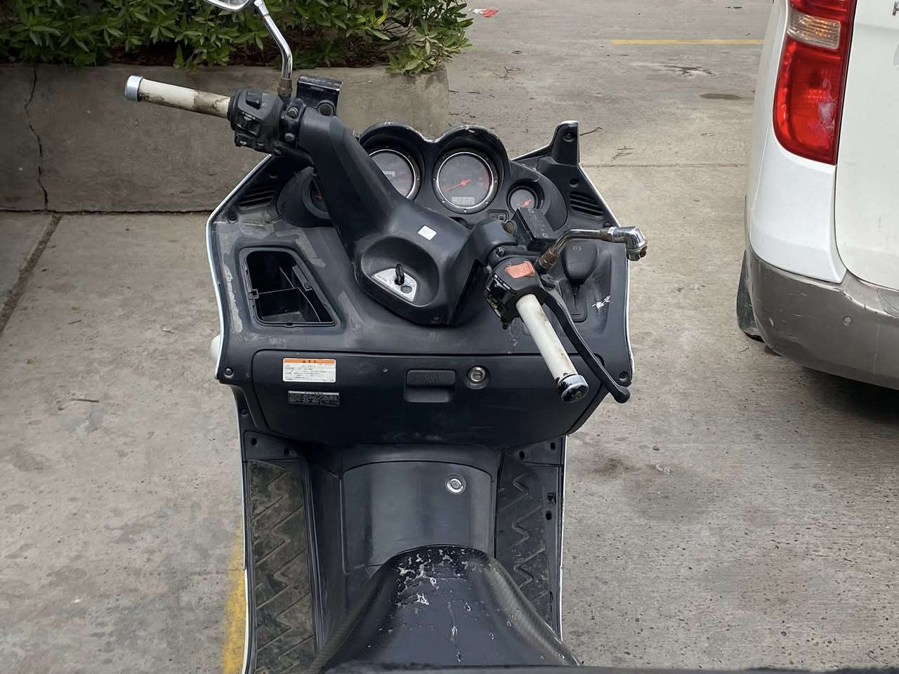 السلام عليكم فورزة للبيع 6/0 الدراجة نضيفة وجفتة بيهه نكرة سلف أخوان الدراجة نقصهه تنضيف كابريتر فقط ياما كابريتر تجي تفحص وتاخذهه عنوني بغداد الكرخ قرب جسر السنك رقمي *********** السعر 700
