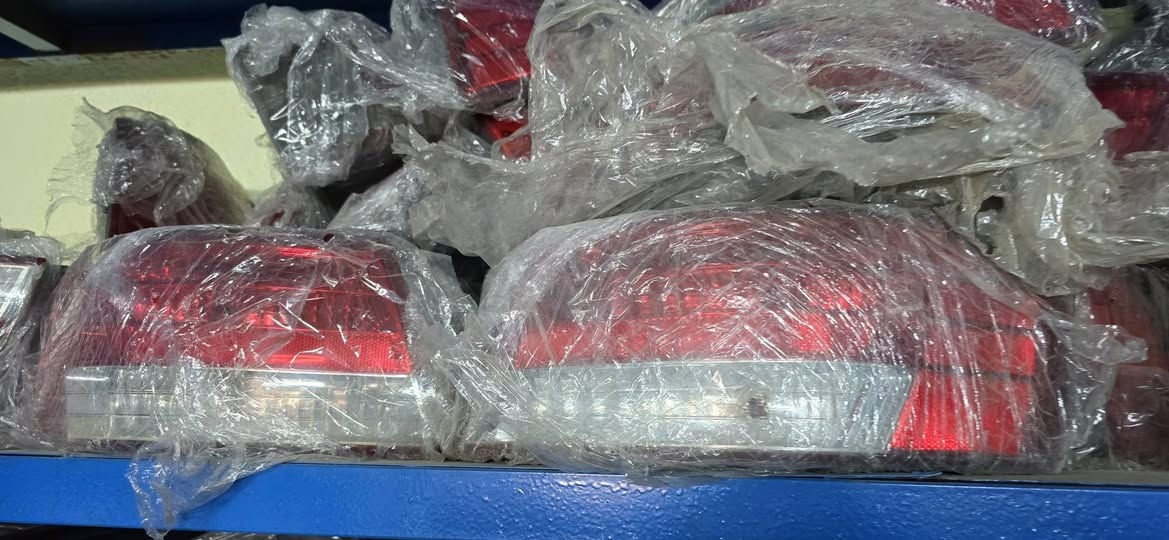 السلام عليكم ورحمة الله وبركاته 
يعلن مجمع عباس الربيعي 
عن وصول حاوية لايت وبك لايت جميع انواع السيارات الكورية وغيرها
للمعلومات والاتصال  *********** ويتوفر كميات كبيرة جدا والبيع جمله ومفرد بسعر الجمله
