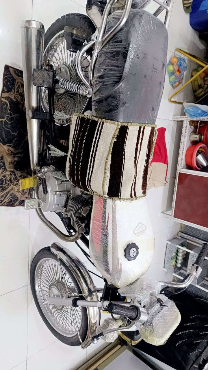 السلام عليكم تايكر موديل 2021 دراجه نضيفه وحلوه شوفت عينك اوراق مال وكيل 5اوراق  الشراري يتصل مكاني حله شاوي يم فلكت غرفت التجاره السعر مال بيع 500 وهذا رقمي ***********
