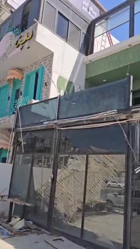 سلام عليكم من رخصه صاحب البيج عندي مطعم عزلته وبي شكم شغله جام مجلتن وجام مسكرت واجهيات بيبان للبيع الشراي يتصل بهاذ الرقم *********** والاسعار مناسبه
