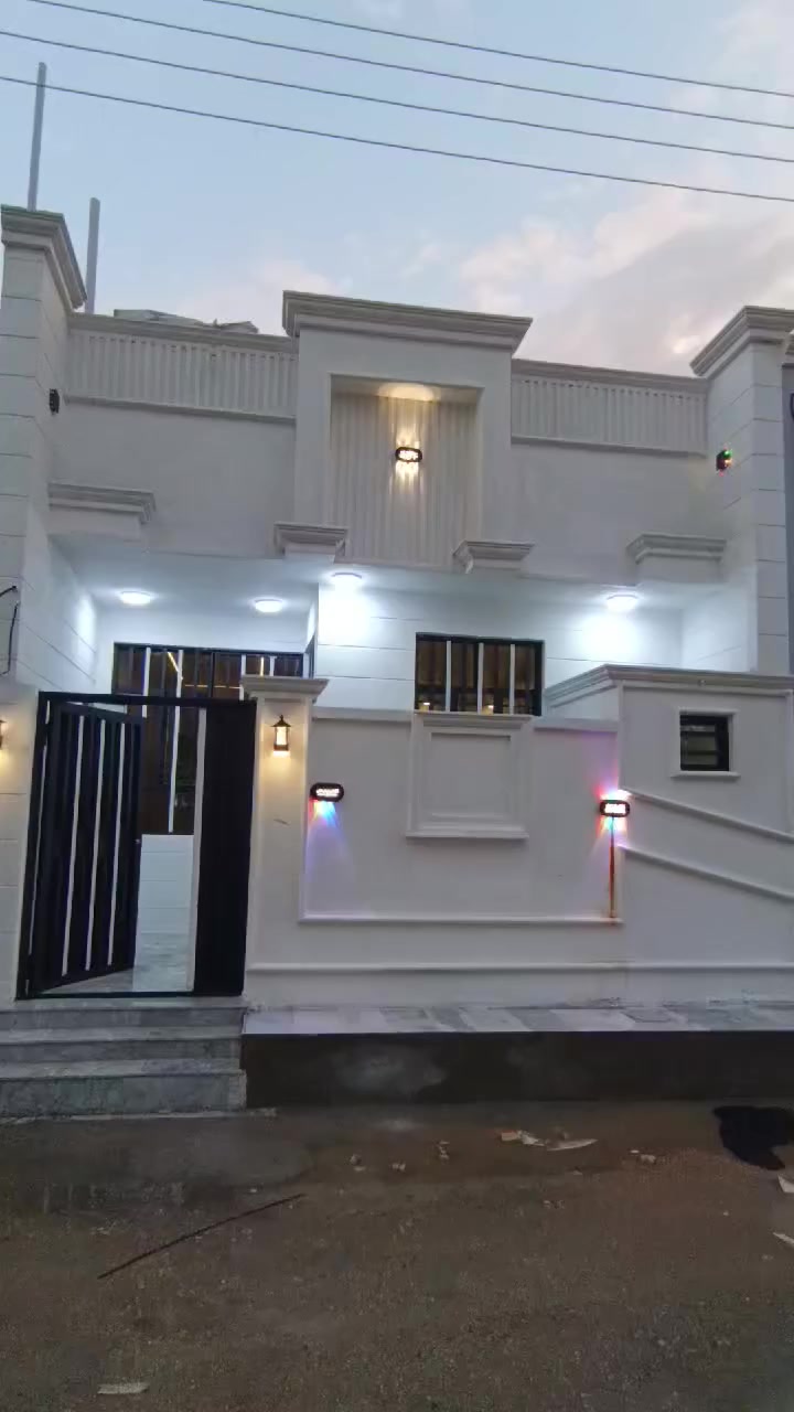 في كربلء مجمع الورده توجد لدينا 100 متر السعر 85 البناء طابوق تبعد عن المزار 5 كيلو عن شارع الزوار تبعد 50 متر حجز اتصال على الرقم***********🏤‏‪***********‬‏
