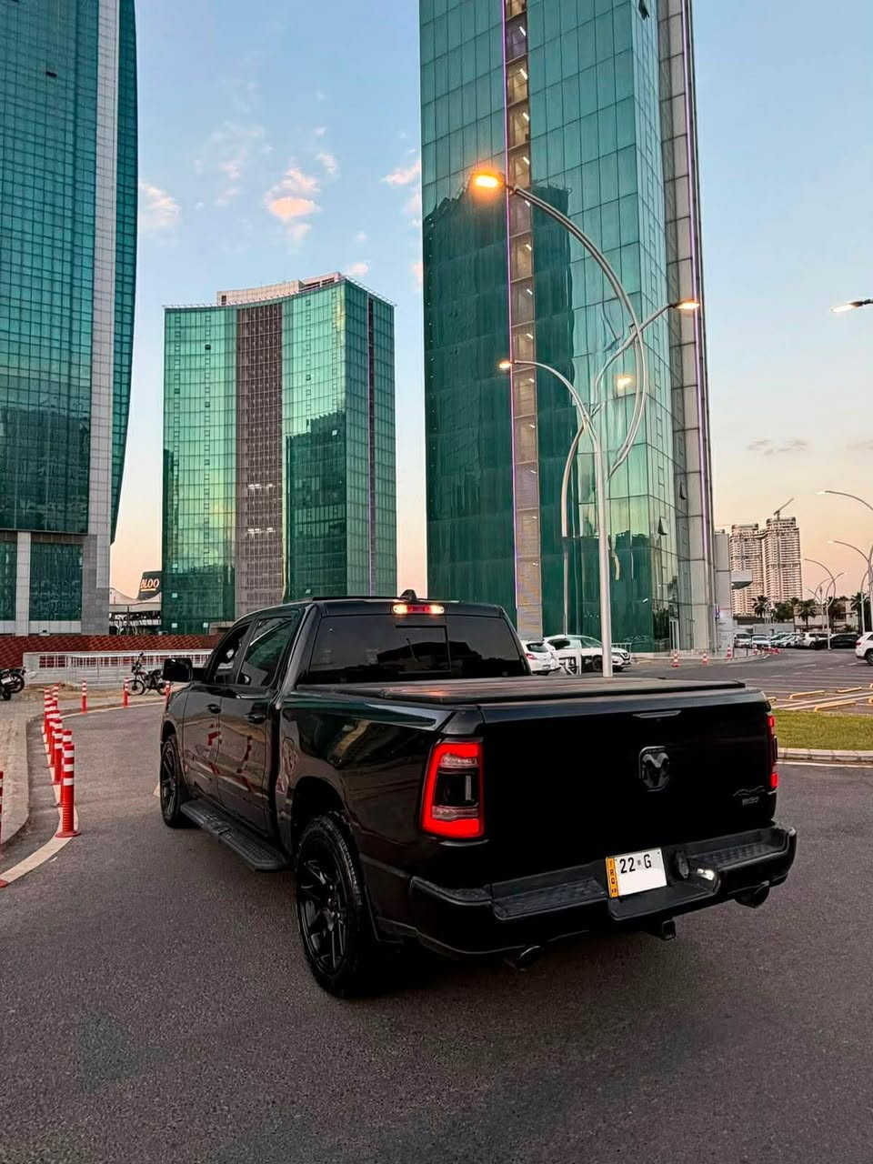 دوج رام سبورت 2022
فول مواصفات 
بدون حادث السيارة
بنيد مبدل بلادي وباب البدي مبدل بلادي بدون صبغ
مكانين صغار pdr
هزه سنوية رقم كله جديد
مكانها اربيل
السعر 365 ورقه وبيها مجال

*********** أربيل, العراق
