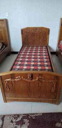 جربايه خشب نفر نظيفه مابيها ضرر  العنوان بغداد الوشاش ساحه القاء  ٠٧٧٣...