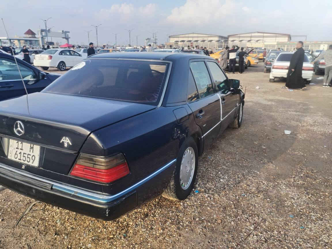 مارسدس دب
مديل ١٩٩٢
رقم انكليزي
بأسمي سنويه لل٣٠
مكينه جديده كير حداده تبريد كمبريسر جدبد ومن  ضربه مكفوله تخم تاير
باتري جديد
غرفه جديده
لايت زنون
اشاير لد
سياره جدن نضيفه
***********
السعر ٦٨ البصرة, العراق
