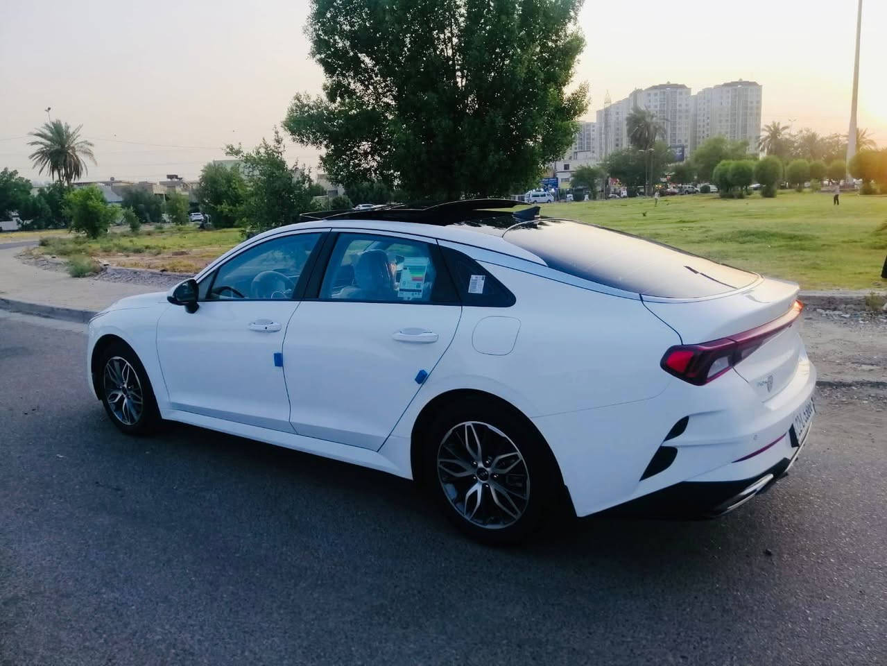 ‏ تحيه طيبه السلام عليكم ورحمة
كيا كي فايف (k5) 2022

الموديل 2022(خليجي ) .
المحرك : 2.000 . 4سلندر/
العداد70الف 

 المواصفات
فتحة سقف(بانوراما)
دخول ذكي(بصمة) +تشغيل عن بعد
شاشة اصلية +كاميرا +حساسات
المصابيح الامامية زنون+LED
المصابيح الخلفية LED
مقاعد تدفئة تبريد
مقاعد جلد+كهرباء
سايد بريك بصمة
اوتو هولد
محدد سرعة
فول تحكم ستيرن
درايف مود
مري كهرباء
 المواصفات المعروفه خليجي
رقم اربيل جديد تحويل ثاني يوم
‏السعر  خاص
اي اسفستار رقم صاحب السياره
***********
