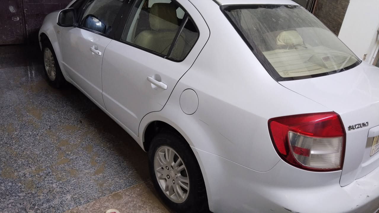 سوزوكي SX4  خليجي  محرك 4اسلندر سعه 1600cc ماشيه 92الف   موديل 2014  سياره بدون صبغ  بس بيه شخوط بسيطه جدا جدا لون ابيض  الرقم *********** بابل حله السعر 90 سياره نضيفه وحلوه 🤍

