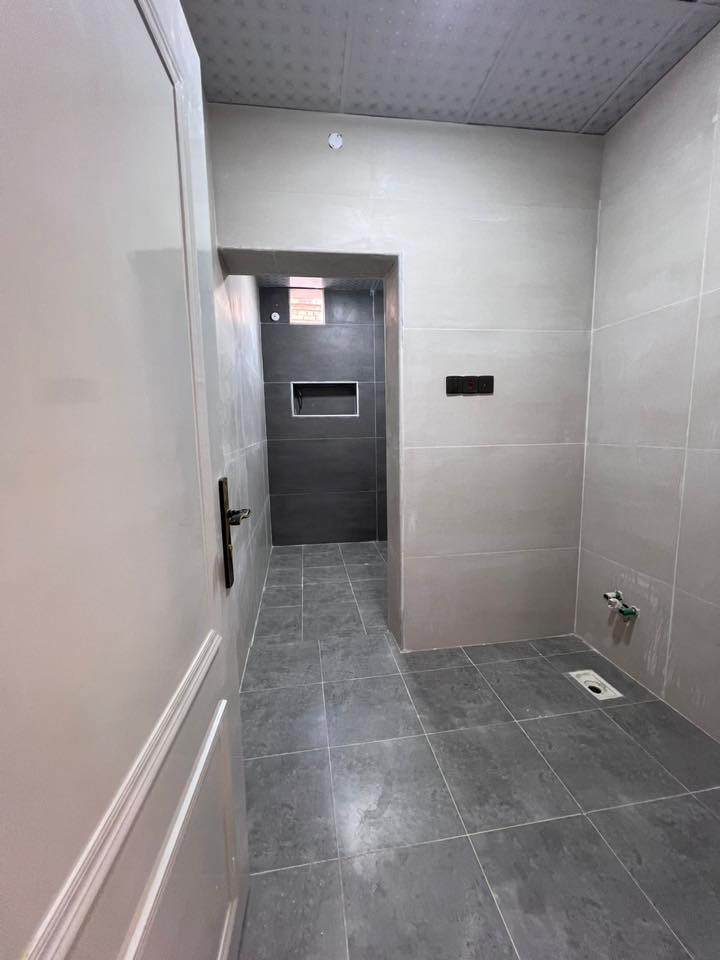 دار للبيع طابو صرف المساحه 320 طابقين يحتوي على 4 غرف وصاله وستقبال ومطبخ وترك خلفي  منطقه البطاط مقابل المدرسه السعر 175 للاستفسار ***********
