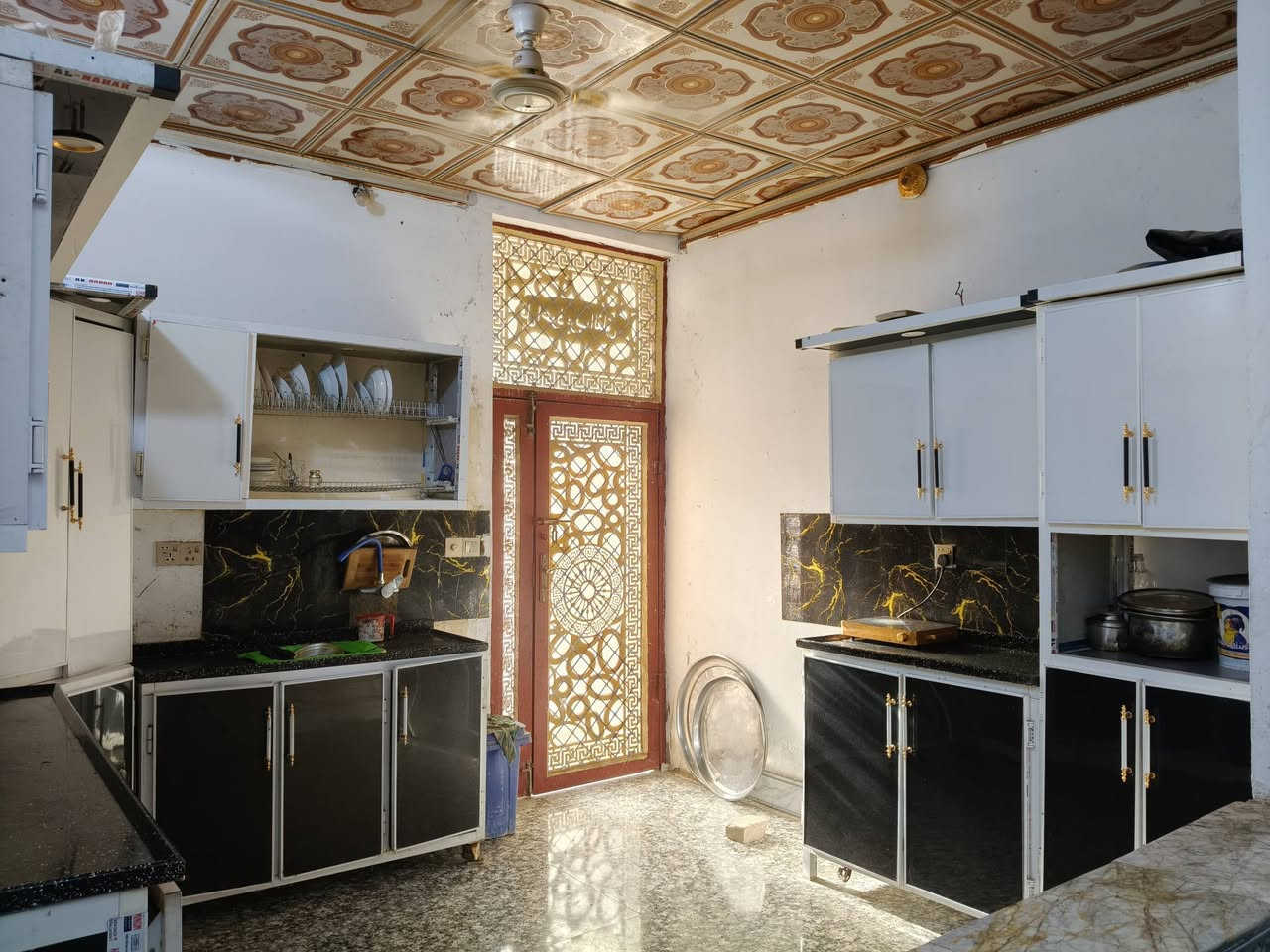 دار زراعي للبيع بي وصل
حي المختار شارع المغتسل رابع بيت عله اليسار 

الطابق الاول 

غرفتين + صاله + مطبخ + ديوانيه + صحيات داخليه وخارجيه + منور 

الطابق الثاني 

غرفه + صحيات 

*********** يوجد واتساب
