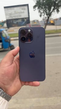 للبيع إيفون 14برو ماكس ذاكرة 256بطارية 89دبل خط السعر ٨٧٥وبيه مجال بسي...