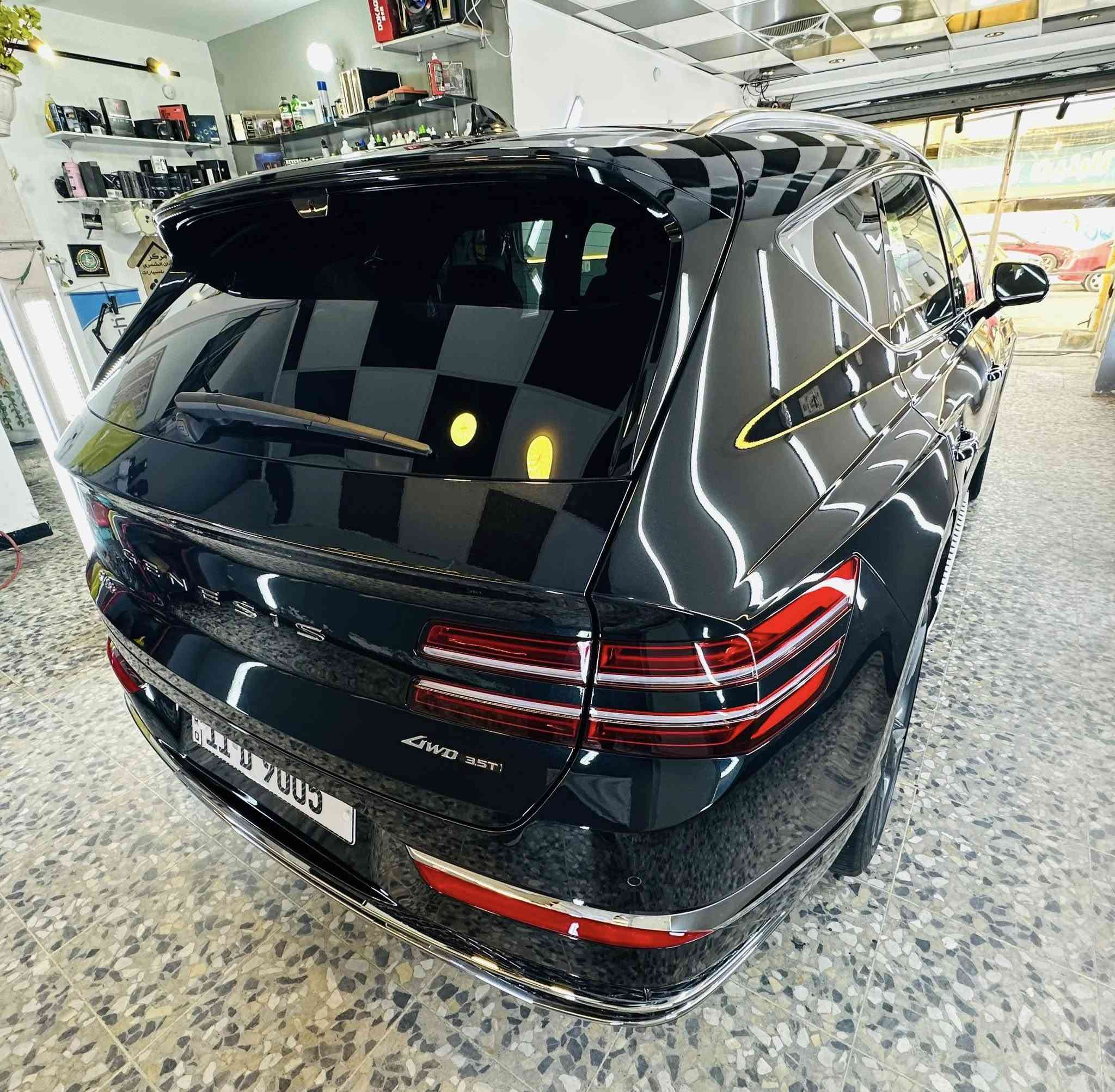 جينسس GV80 2025 فئة برستيج (Prestige)
محرك V6 توين تيربو 3.5
اللون الخارجي اسود والداخل قرميدي

السياره حره بأسمي ترقيم جديد 
رقم بغداد مميز

ماشيه 22 الف ميل

اعلى مواصفات 
فتحة سقف بانوراما
5 كاميرات 
رادارات محيطيه 
انظمة قياده متعدده
ابواب شفط 
تحكم بحركة السياره من خلال البصمه
ويل حجم 22 مع تخم اطارات مشلن
سقف كنتارا
نظام صوتي Bang & Olufsen فاخر مع 19 سماعه
شاشة OLED بانورامية مدمجة مقاس 27 بوصة تعرض العدادات والمعلومات مع نظام كار بلاي واندرويد اوتو

مقاعد جلد نابا الفاخر مع تبريد وتدفئة للمقاعد الأمامية والخلفية وذاكرة تخزين ميموري

ستيرن تدفئه
تشغيل عن بعد
مرايا كهرباء قابله للطي

شاشة عرض رأسية (Head-up Display) داتا شو

اخوان السياره فول اعلى فئه وكل شي بيها متخلص مواصفاتها ماشاء الله 

وارد امريكي حادثها فقط البنيد بدون دواخل وتم تبديل البنيد نفس اللون معناها السياره بدون صبغ 
ايرباك درگه اجه وياها من شركة جينسس بأمريكا ورجع بلادي

صور الحادث مرفقه بالمنشور

من فضل الله السياره بدون نقص نهائي جاهزه وكل حاجه انشدت الها اصليه 
مكان السياره بغداد 

السعر عند الاتصال 

***********

…………………………….
