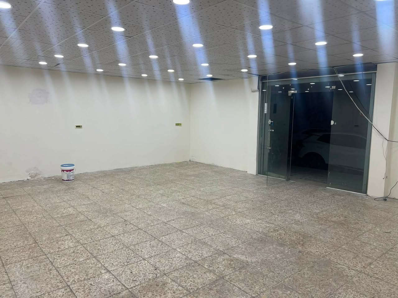 السلام عليكم
محل للايجار 
محل كبير بمساحة ٦٠ متر في شارع فلسطين حي الكيلاني مقابل مستشفى الجمله العصبيه كذلك مقابل محكمه استئناف الرصافه شارع جامع الطيب  يصلح ( صيدليه او مكتب محاماه او عياده ) . 

🩸سعر الايجار الشهري مليون دينار 

للاستفسار التواصل على الرقم ادناه : 

***********
