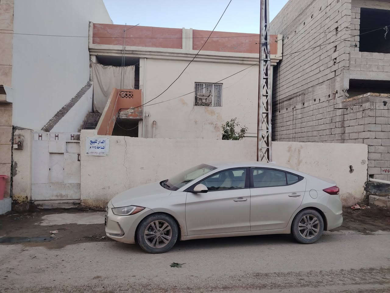 دار بناء قديم المساحه ١٧٥ متر للبيع
الموقع حي المعلمين مقابل فلكه الشهداء كما موضح بالصور
١٧٥ متر واجه ٨.٧٥ ونزال ٢٠
باسمي البيت
للاستفسار ***********
