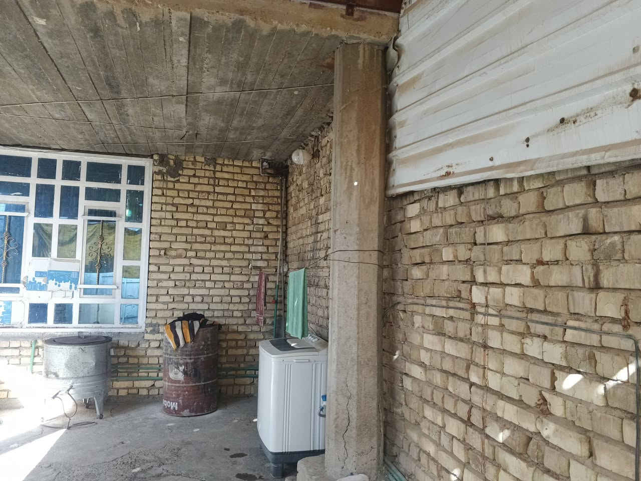 السلام عليكم دار للبيع مساحه 200 متر طابق واحد بالچريخي قرب شارع 30 خلف مدرسه الغزالي الجديده السعر 88 وبي مجال بسيط للاستفسار *********** بي واتسآب
