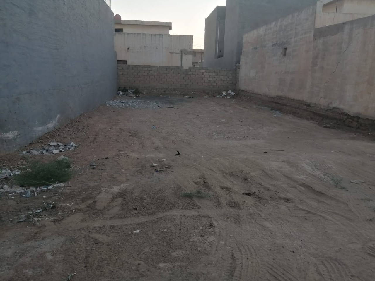 ارض للبيع تكريت حي سلمى التغلبي قرب مشروع الماء مساحه250واجها 10وبسعر مناسب ***********
