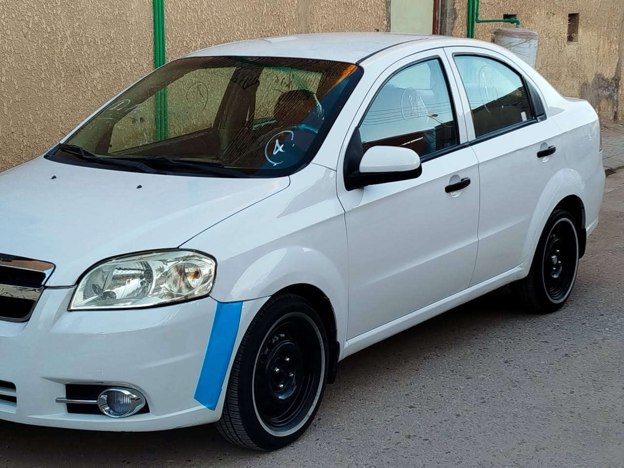 سلام عليكم افيو موديل 2010 محرك مفتوح اوتماتيك جهازه بيه جاملغ
امامي وباب صبغ فقط مكاني نجف رقم 
***********
