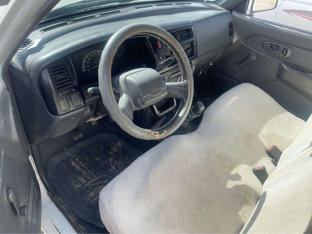 mitsubishi 
میتسوبوشی
 پیکاب 2002 
گير عادي
بێ دەعم و لێدراو 
دوو درگاي سةكن يةك  پەڵەی بچوک بؤياخي هەیە
سەیارەکە هەیکەلی وەک شوشەیە 
سەقفی شوشەییە
مەکینەی کراوەتەوە و بەشەرتی ١٠ فیتەر
تایەی تازەیە 
ئارمي پلاستيكي سليمانييه
بةشةرتي ئةوةليات وغرامة
نرخی62 $وەرەقە  
مەجالێکی زۆر كةم
شوين
سيدصادق
***********
***********
واتصاب وفايبر حلبجة, السليمانية
