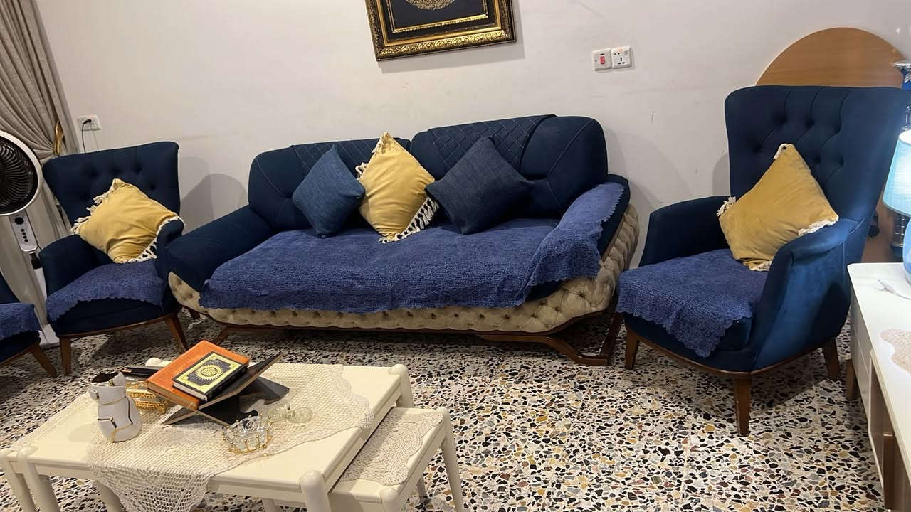 السلام عليكم
تخم للبيع نضيف
يتكون من
اربع كراسي + قنفات ثنين كبار
للاستفسار واتس
رقم الهاتف ***********
***********
