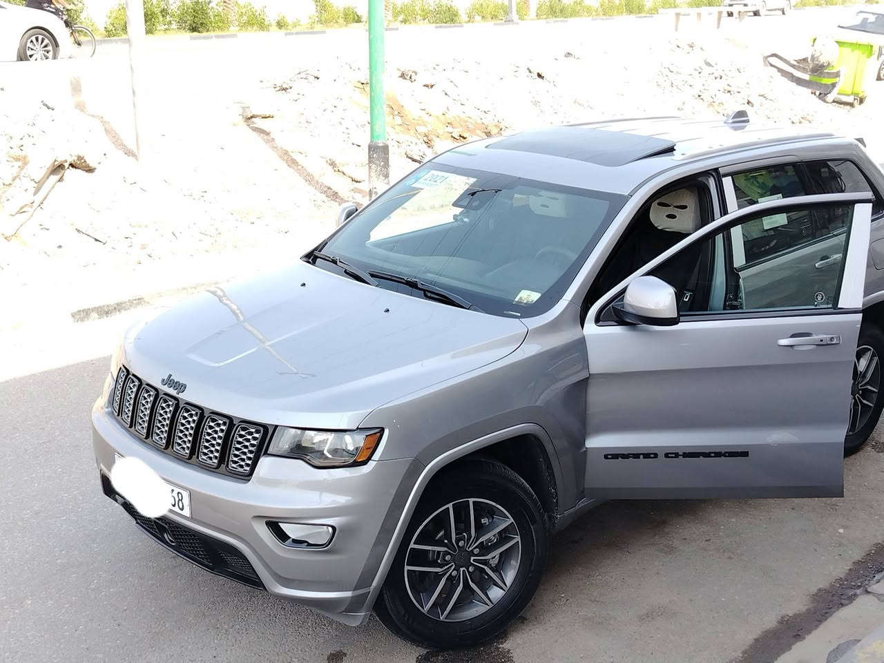 سياره جيب شيروكي بلاك توب فول مواصفات
 رادار قياده ذاتيه موديل 2021 كشنات تدفئه تبريد جلد كنتارة
فتحه بانوراما باب خلفي كهربائي سماعه خلفيه ستريو
تخم تايرات حداده مكينه كير جديد بلاد سيارة وارد امريكي حادثها جاملق امامي ايسر بارد فق من دون تبديل
فتح تغليف نانو كامل 80K ماشيه السياره مكفوله
6V المكان بصره رقمها بغداد الاستفسار ع هاذ الرقم *********** اتصال او واتساب
