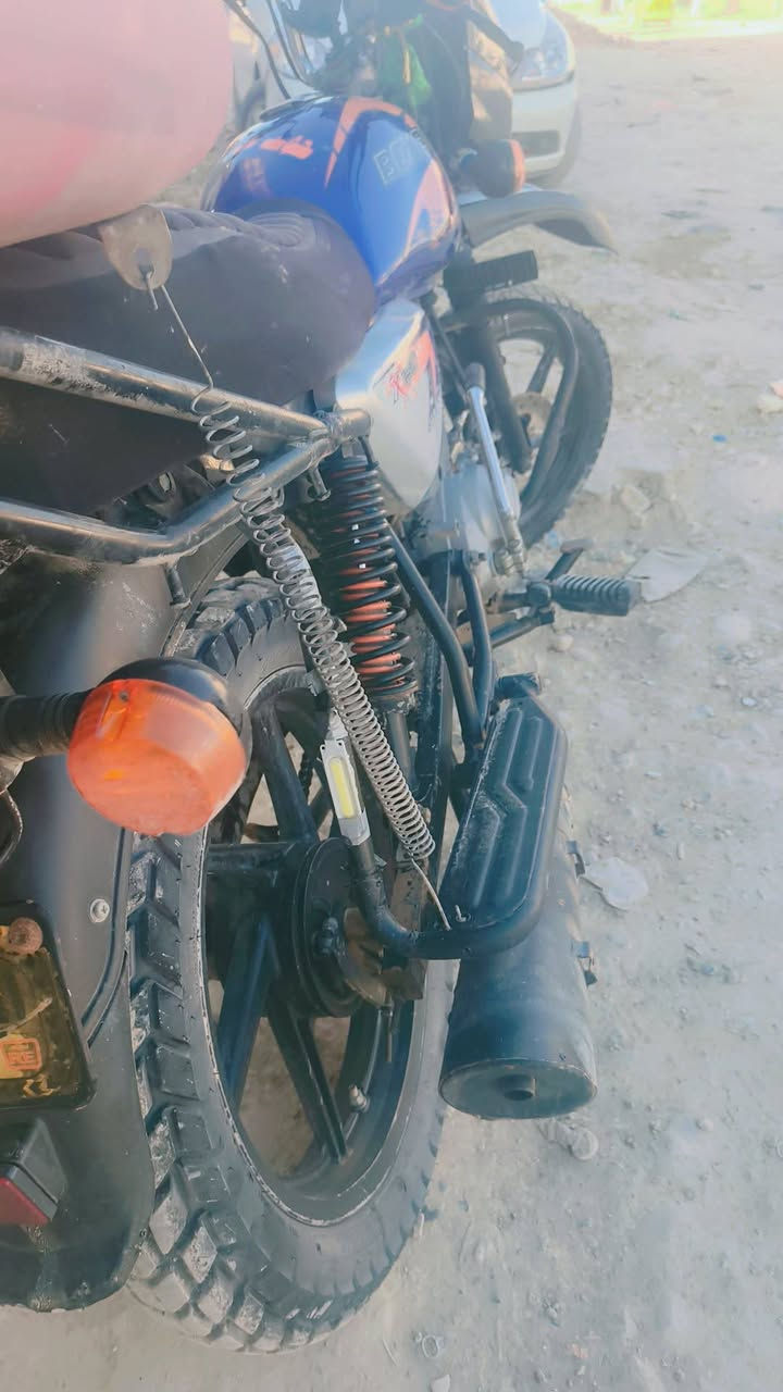 سلام عليكم درجه بوكسر موديل 2019 وراق كامله تكدر ترقم ثاني يوم درجه باسمي  درجه تاير اماي خلفي جديد بريكات امامي خليفي جديد لايتات زنون جديد لايتات خارجي جديد يدات جدد كهربايات شغاله كليتهن ماكو شي ما يشتغل بيه الله شاهد هذني غراض كلهن بارحه شديتهن بس درجه كايمه تبخير غليل سعر 950 و بيه  مجال مكان نهروان دخل خاص وبيك خير وتدلل رقم وتساب اتصال همات ‏‪***********‬‏
