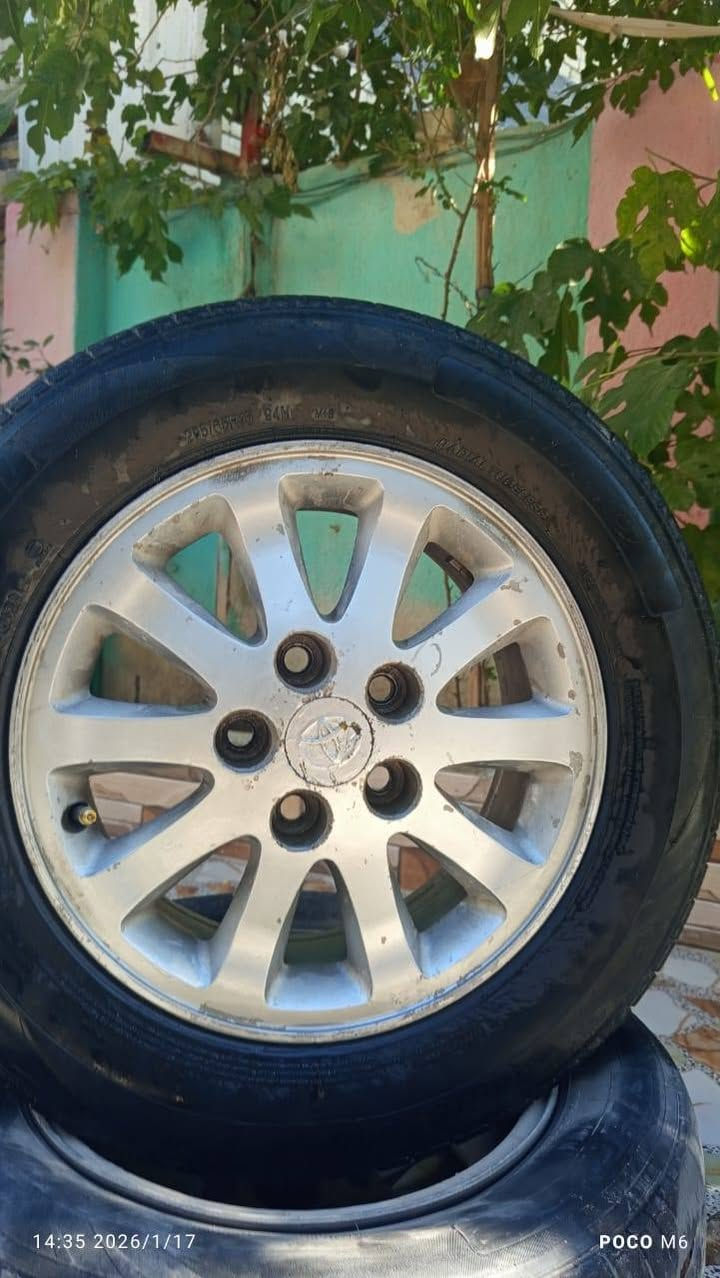 تخم تايرات نص عمر أربعة هن والويل السبير غير شكل مآلات كامري يرهم على الكرسته والمرك العظم سعرهن امناسب كلش 100الف مكاني شطره *********** رقمي
