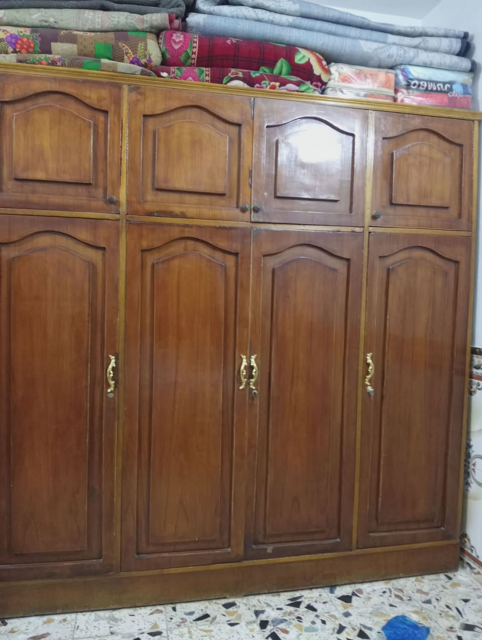 غرفه نوم للبيع كامله بس قاعده جربايه مابيهه وجربايه طفل 4000 عنوان بغداد ***********
