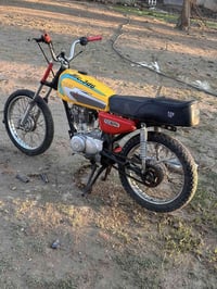 للبيع نامه 21 كلك  ما تشتغل يمكن ولفات بيها ابيع كوم حديد رقمي للتواصل...