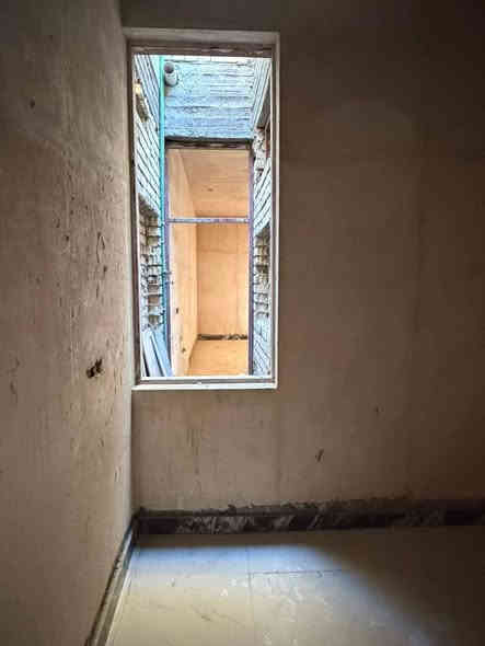 🏠 / دار للبيع مساحه ١٠٠ م طابو صرف
واجهه ٥ م / نزال ٢٠ م 

🧱 بناء حديث بحاحة الى انهاءات
نقص لبخ الجدار بورك
شد الابواب والشبابيك 
تشطيب الكهربائيات 

الطابق الاول / مطبخ مفتوح ع الهول . استقبال . غرفه . مجمع صحيات 

الطابق الثاني / غرفه . هول . مجمع صحيات 

🌍 الموقع / شارع ٨٠ حي المصطفى ( مقابل ميزانية رائد ) يبعد عن الشارع العام 150متر
يرهم مراوس بيت  طابو زراعي مرتب وجاهز 
السعر 110مليون وبي 
مجال للستفسار الاتصال على الرقم ***********
