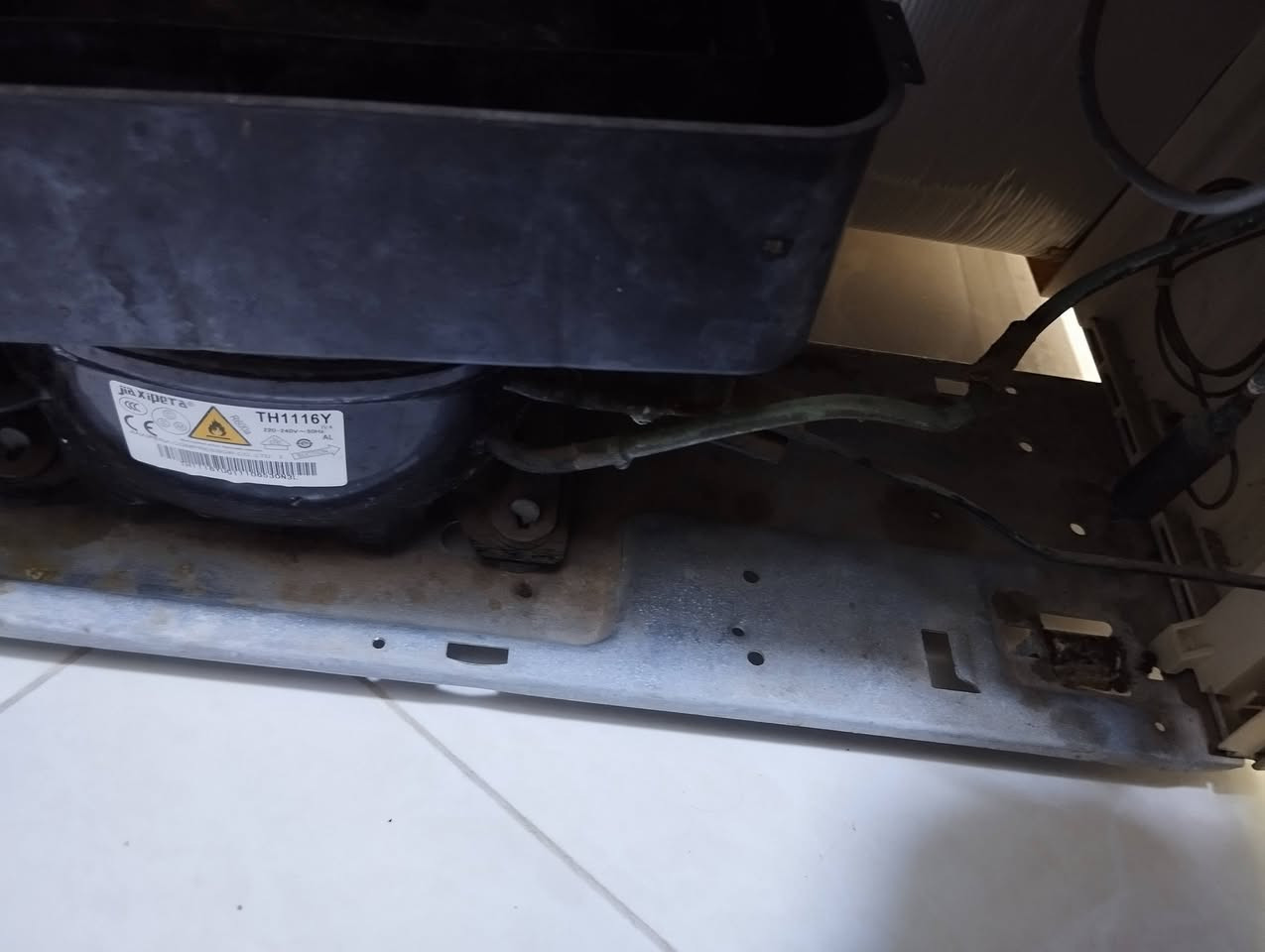 ثلاجه للبيع حيل نظيفه من شركه عالميه فستل سعرها 225 قفل نهايتها لان كلش نظيفه مكاني حي الزوراء ***********
