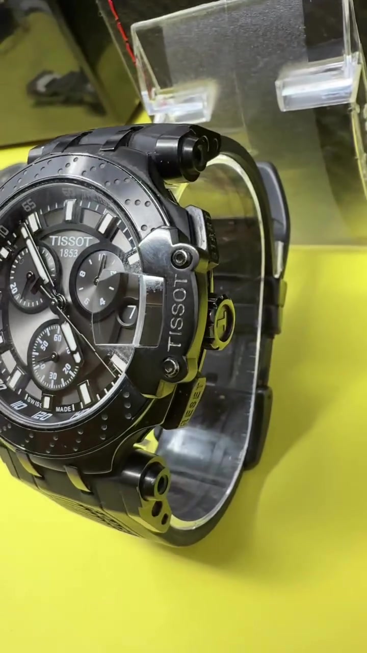 لأصحاب الذوق الرياضي والفخم! 🔥
ساعة تيسو تي-ريس أصلية Tissot T-Race Chronograph Black للبيع 🏁⌚الإصدار: الطبعة الرياضية باللون الأسود الكامل (Full Black) المستوحاة من سباقات الدراجات النارية (MotoGP).الصناعة: سويسري أصلي 100% (Swiss Made) 🇨🇭.المواصفات: زجاج سافير ياقوتي ضد الخدش مع عدسة مكبرة للتاريخ، هيكل مطلي PVD أسود مقاوم، كرونوغراف كامل، ومقياس سرعة (Tachymeter).الحالة: مستعملة بحالة نظيفة جداً، الماكينة والعقارب والعدادات كلها تعمل بدقة الوكالة وبانتظام.السير: ربل (مطاطي) رياضي مريح وفخم.السعر: (300$) (قابل للتفاوض البسيط جداً بعد المعاينة).


**إذا كنت صاحب هذا الإعلان وتريد حذفه لأي سبب، رجاءا أرسل رسالة إلى الدعم الفني**