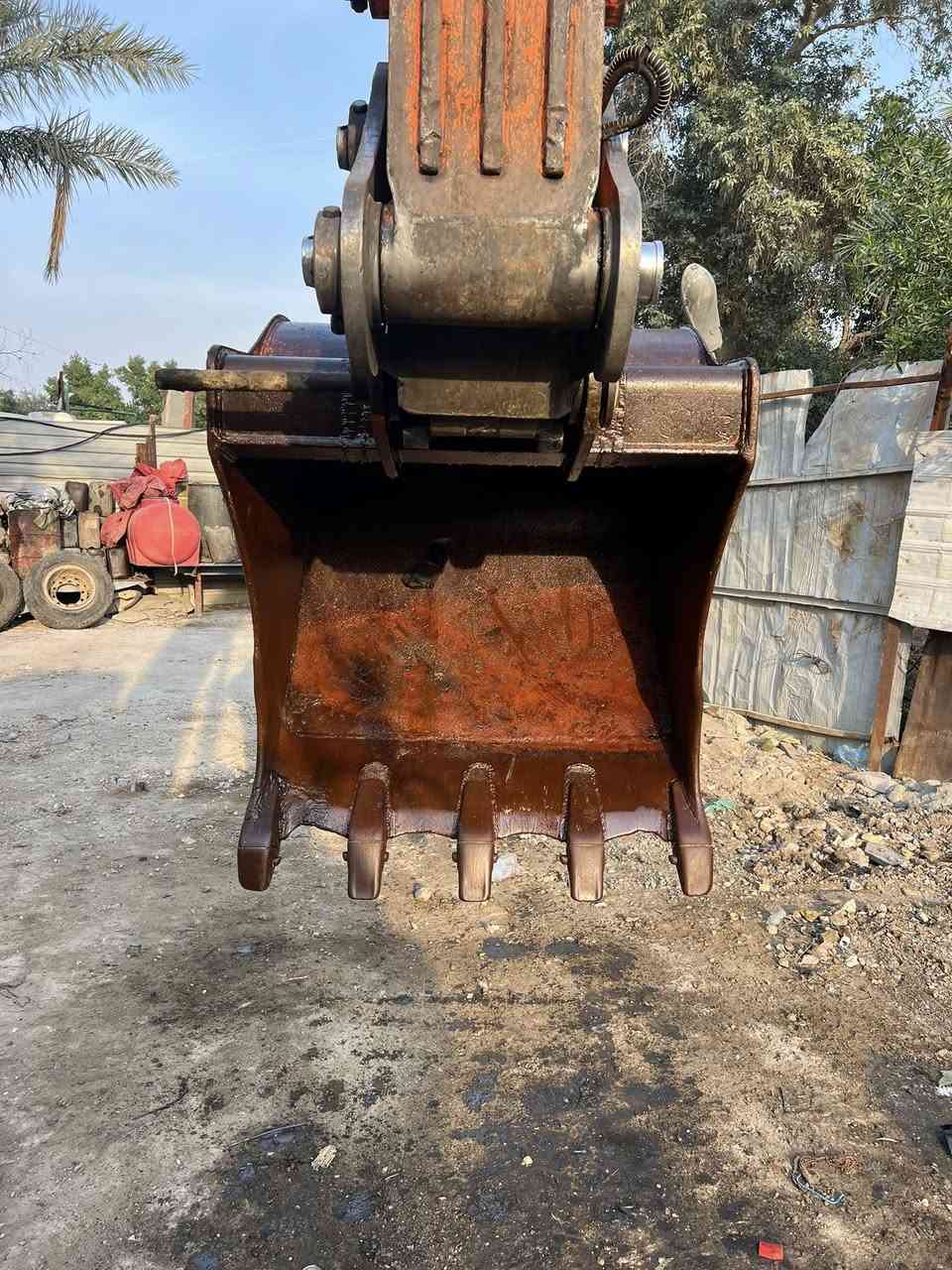 سلام عليكم كيله متر وعشرين البيع مال حفاره تاير  ***********
