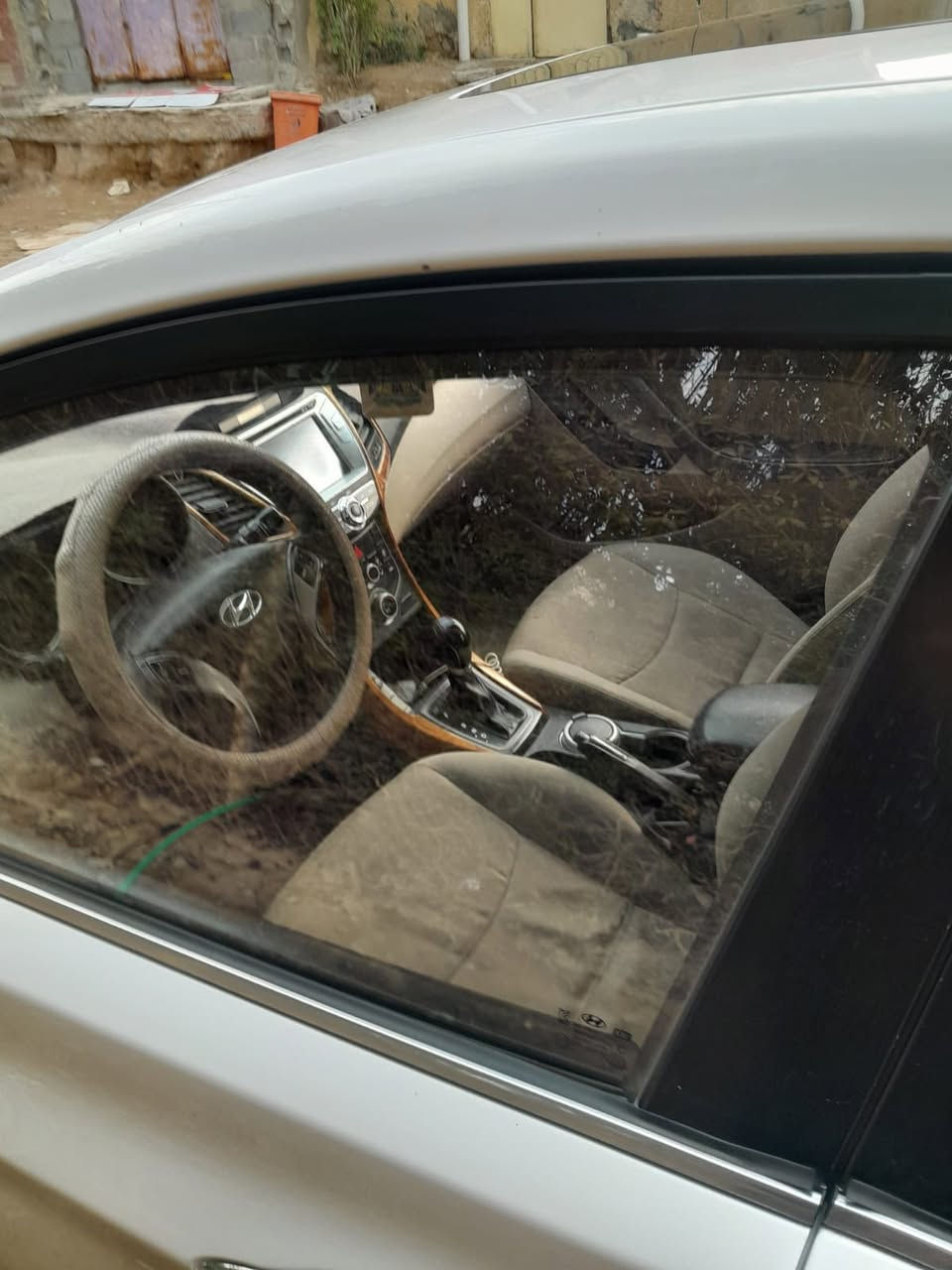 السلام عليكم 
النترا موديل 2015 جديدة مال بيت كهربائيات كلها شغاله باتري جديد طخم تاير حدادية جديدة السيارة بسمي فول مواصفات السعر 112 الاستفسار *********** العنوان البصرة الزبير سوق سوادي
