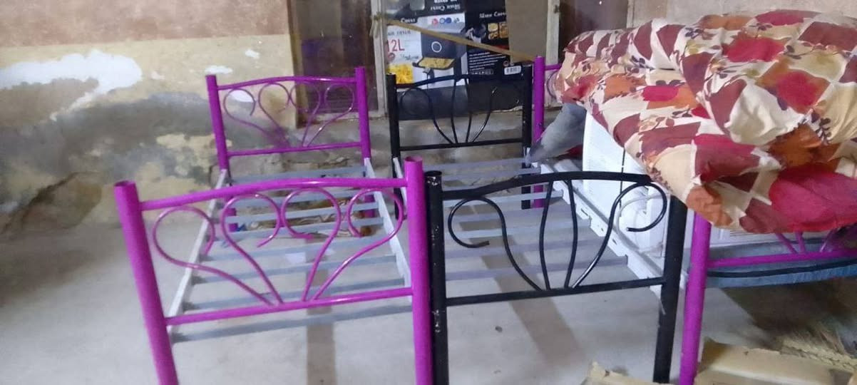 غراض مستعملة للبيع جرابي ٣ مستعملة نضيفة و غرفة نوم صاج 10 قطع نضيفة بس بيها اضرار بسيطة البكان بوب الشام للستفسار الرقم ***********
