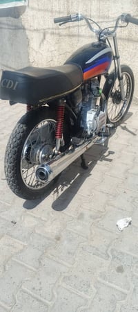 للبيع كلك بيها بليته ورقم شاصي السعر325 دراجه مكفوله  رقمي 07831655016