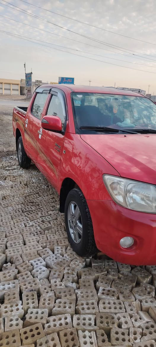 السلام عليكم سياره هايلوكس مديل 2010 سياره جاهزه من كلشي تبديل بس باب واحد رقم سياره اسط  مكان سيارة ديوانيه شافعيه سعر خاص رقم الهاتف ***********
