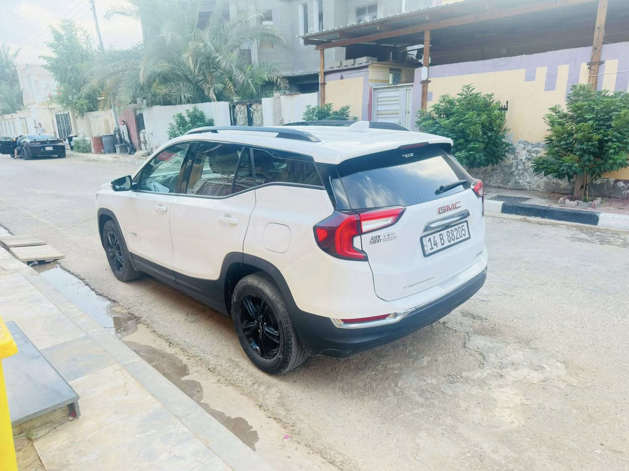 سياره جمسي تيران فئه AT4  فئه مميزه بيها مواصفات هواي منها كامره وكذلك حساسات وكذلك مانع انزلاق وكرسي كهربائي وكذلك ثلاث انظمه سياقه ومواصفات ثانيه بيضاء 2023 وارد امريكي مرقمه رقم بصره السعر 210$ للتواصل ***********
