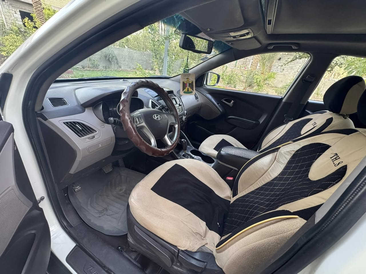 السلام عليكم اخوان توسان موديل ١١فول موصفات مايحتاج اكتب تعرفونها السياره محرك كير حداديه تبريد تدفئه تخم تاير السياره جاهزه ع آخر حبابه الف ماتصرف عليها رقم بغداد تحويل مباشر سنويه لل٢٨ السياره صبغ فقط خشم البنيد والباقي كفاله المكان كربلاء الحسينه السعر ١٣٥ لاستفسار اتصل ***********
