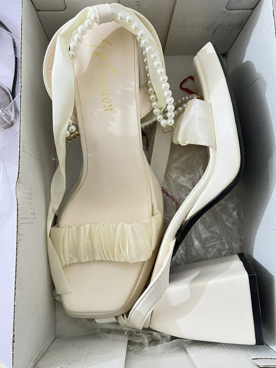 حذاء عرايس يجنن بالبس بنات دزيته توصيل وطلعو جايبيلي غير قياس  يلبس 39/40 اشتريته ب30 اريده ب20


**إذا كنت صاحب هذا الإعلان وتريد حذفه لأي سبب، رجاءا أرسل رسالة إلى الدعم الفني**