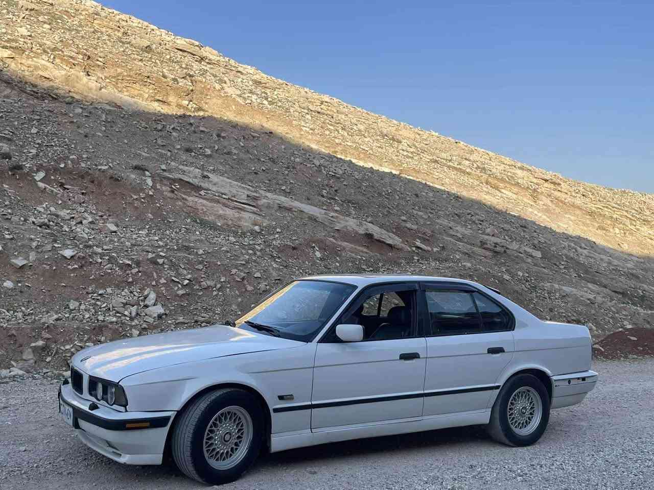 بیئیم مۆدیل1995لۆک ئاڕم پلاستیک هەولیر بەشەرتی ئەوەلیات فول مواسەفات مەکینە525 بەس تۆماتیک نیە کوشن جڵد ناو فۆڕمیکا جام کارەبایی سڵاید ئاوینە کارەبایی تەبریت سارد و گەرم بەشرت سەیارەکە تەبریت مەرکەزی قوفڵ مەرکەزی  سەیارکە نمونەیە لە جوانی  حیزام بۆیاخ بێ دەعمو لێدان پیشت و پێش کەپس بێ قەپ و قۆپ  گێرو مەکینەو تەبریت تەقەو ڕەقەی بەشەرت  ناو غوڕفەی لۆک بێ دڕاو بەرەدەرگای لۆک یەک دینار مەسروفی تێدانیە کێشەی کارەبایی تێدا نیە سحری 46گەڵاو یەک مەجالی کەم شوین کۆیە ژم***********وەتساپ و ڤایبەری لەسەرە كويسينجاك, أربيل
