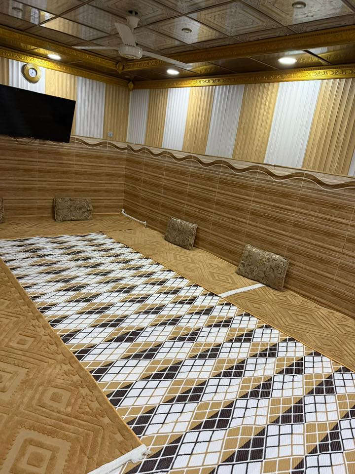 السلام عليكم مكلف بالنشر 
فرصه ذهبيه مستعجل على البيع بسعر مناسب جدا 
بيت في الكوفه قريب السوق الكبير 
مساحه 135 متر  طابقين
البناء الطابق الارضي غرفه وصاله واستقبال ومطبخ مع مجموعه صحيات  بالاضافه الى مشتمل معزول 
الطابق الثاني غرفه 
للتفاصيل اكثر يرجى التواصل على الواتساب او الاتصال على الرقم  السعر 200 مليون وقابل للتفاوض ***********  ***********
