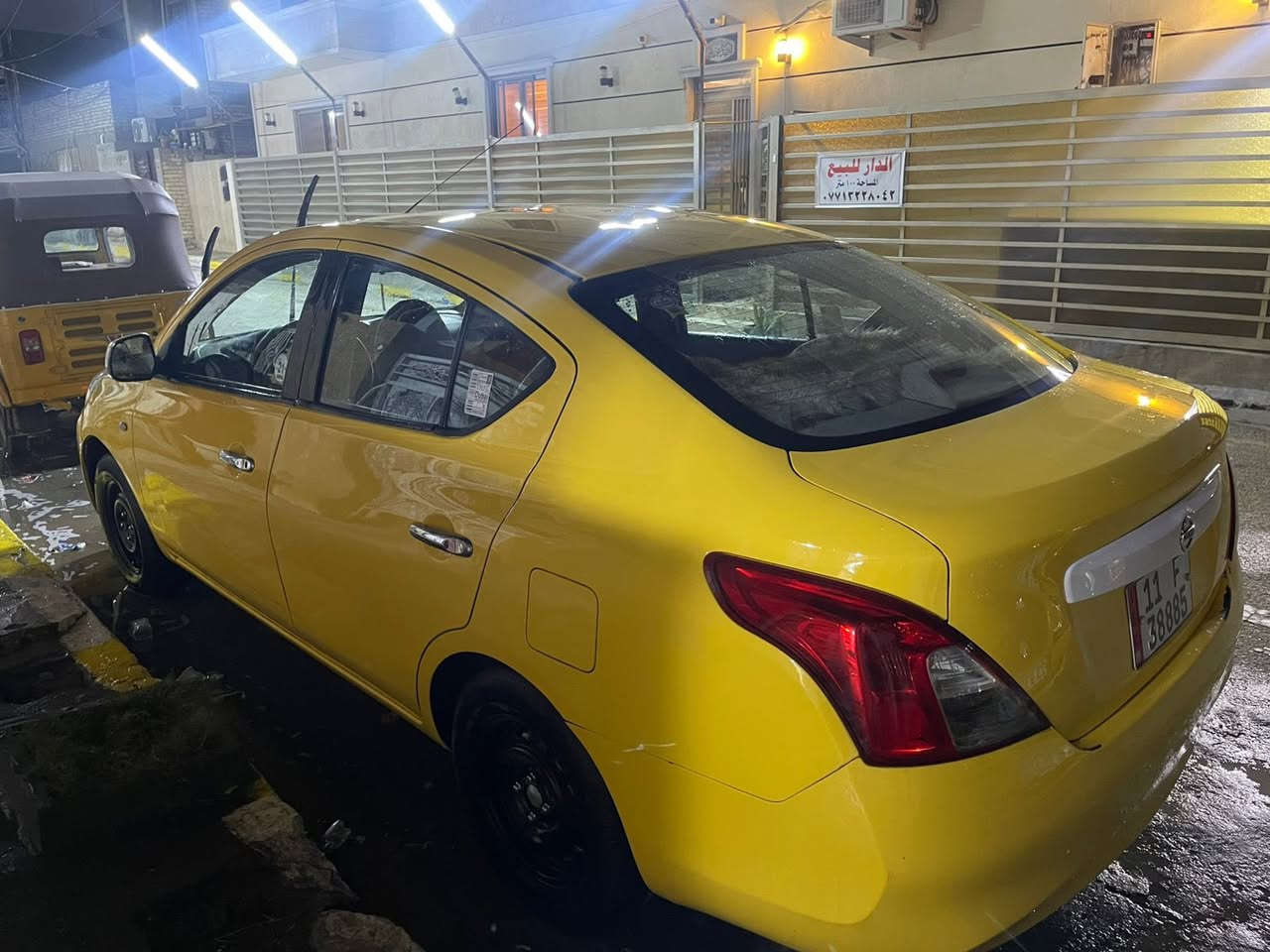 نيسان سني 2013 اوتماتيك ام البليته الزركه
السيارة جاهزة مكينة بلادي حدادية جديدة زوج تايرات جدد 
رقم انكليزي هزة بعدها ممنتهية 
ب 80 وبيها مجال للشراي 
بغداد الزعفرانية 
***********
