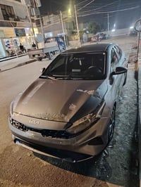 حادثها مرفق بالصور  بدون رقم  سيارة ماشيه  ٢٨ الف  تحكمات   توقف ذاتي ...