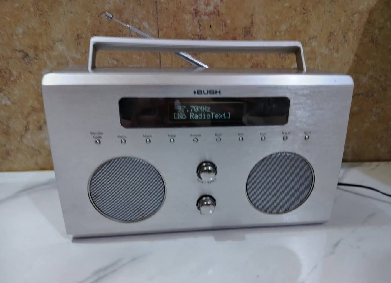 راديو ماركه BUSH الجهاز يعمل باتري وكهرباء واجهه الجهاز مصنوعه من الألمنيوم سماعات اثنان الجهاز باله اصلي جاي من بريطانيا صوت نقي وسحب جدا قوي الجهاز نضيف جدا جدا السعر على الخاص#&&&*+
#ريال #دينار #درهم


**إذا كنت صاحب هذا الإعلان وتريد حذفه لأي سبب، رجاءا أرسل رسالة إلى الدعم الفني**