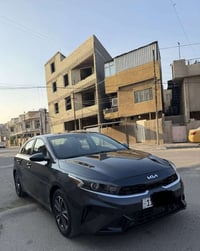 كيا فورتي2023وارد الامريكي بيه فقط بارد بجاملغ ولبنيد وباقي سياره مكفو...