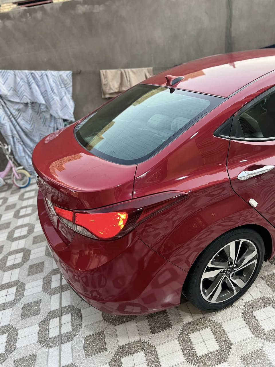 النترا ٢٠١٥ مكينه ٢٠٠٠ دوش ماشيه ٨٠ الف  وارد امريكي  رقم بابل الدولي تحويل مباشر حادث امريكا دعاميه فقط بدون ايرباك بيها صبغ موضح بالسونار (لغد شاصي حوض تكم مكفولات حته من الشخط)   جاهزه ع الاخير حداديه جديده تبريد تدفئه كير مكينه كُلشي بيها جديد وبدون نقص ابد السعر ١٠٤ وبيها مجال جداً بسيط  مكاني بابل ***********

لايت لد 
شاشه 
كامره خلفيه دواره 
تحكم جهتين 
كروز سرعه 
٤ دسك 
ويكلب ١٧ اصلي
٣ مودات قياده 
ايكو 
ءABS
