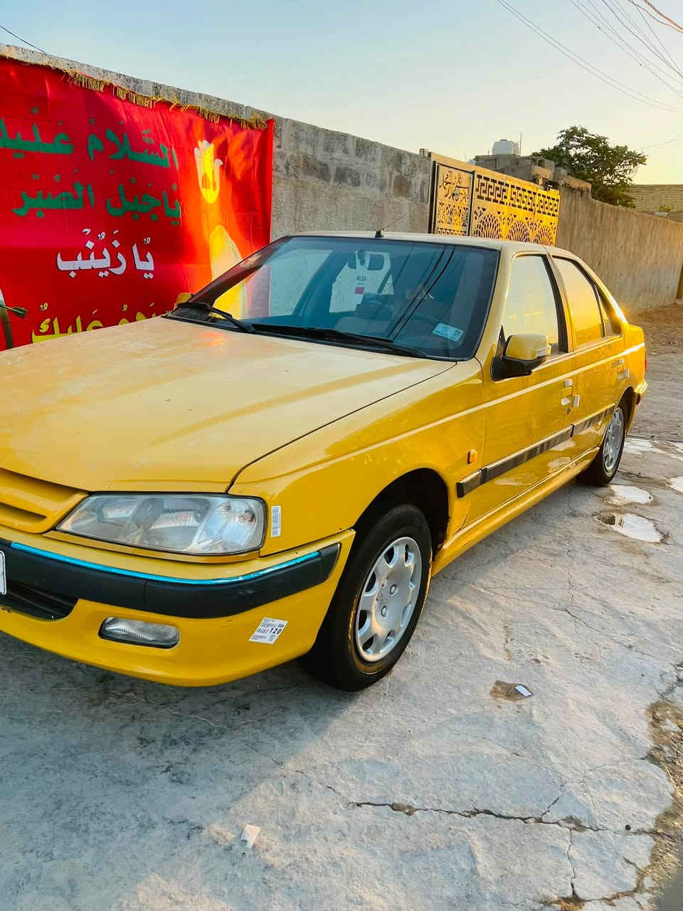 السلام عليكم بيجو بارص 2015 بيهة بس الهلالات فقط مدوشمه عام تخم تاير جديد مصفره هيئه غرامات باسمي  السعر  45 وبيهة مجال مكان  بغداد للتواصل / ***********
