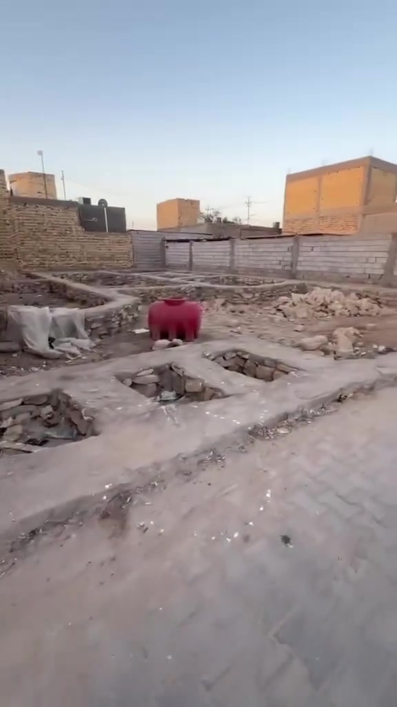 قطعه للبيع  خلف الملعب شارع ابو طالب 
 ***********
