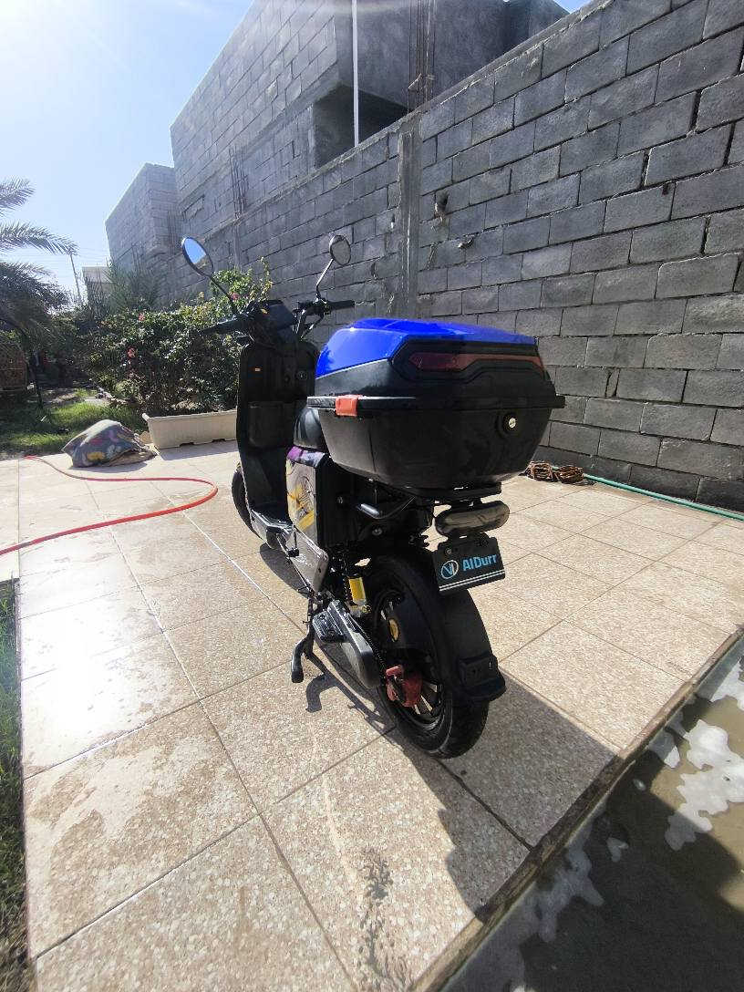 السلام عليكم 
دراجة شحن كهربائية R11 نظيفة مابيه اي عطل رايد ابيعه لان مضطر بصمة سويجات ثنين وكارتات تشغيل ثنين حتى الكشن الخلفي والتكية موجودا 
الدراجة مثل ما موضحة بالصور نظيفة
عنوان الدراجة البصرة ابي الخصيب قرب القائم مقام  للاستفسار متواجد على الفيس بوك رقمي *********** البصرة, العراق
