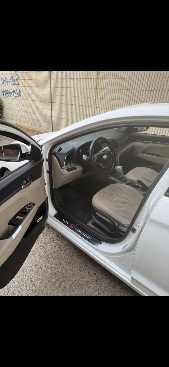 النترا 2017خليجي بدون صبغ ٣ مكانات بارد و خمس رصعات صغار جدا ممبينات
سعر 137

عرصات 
او المنصور
***********
