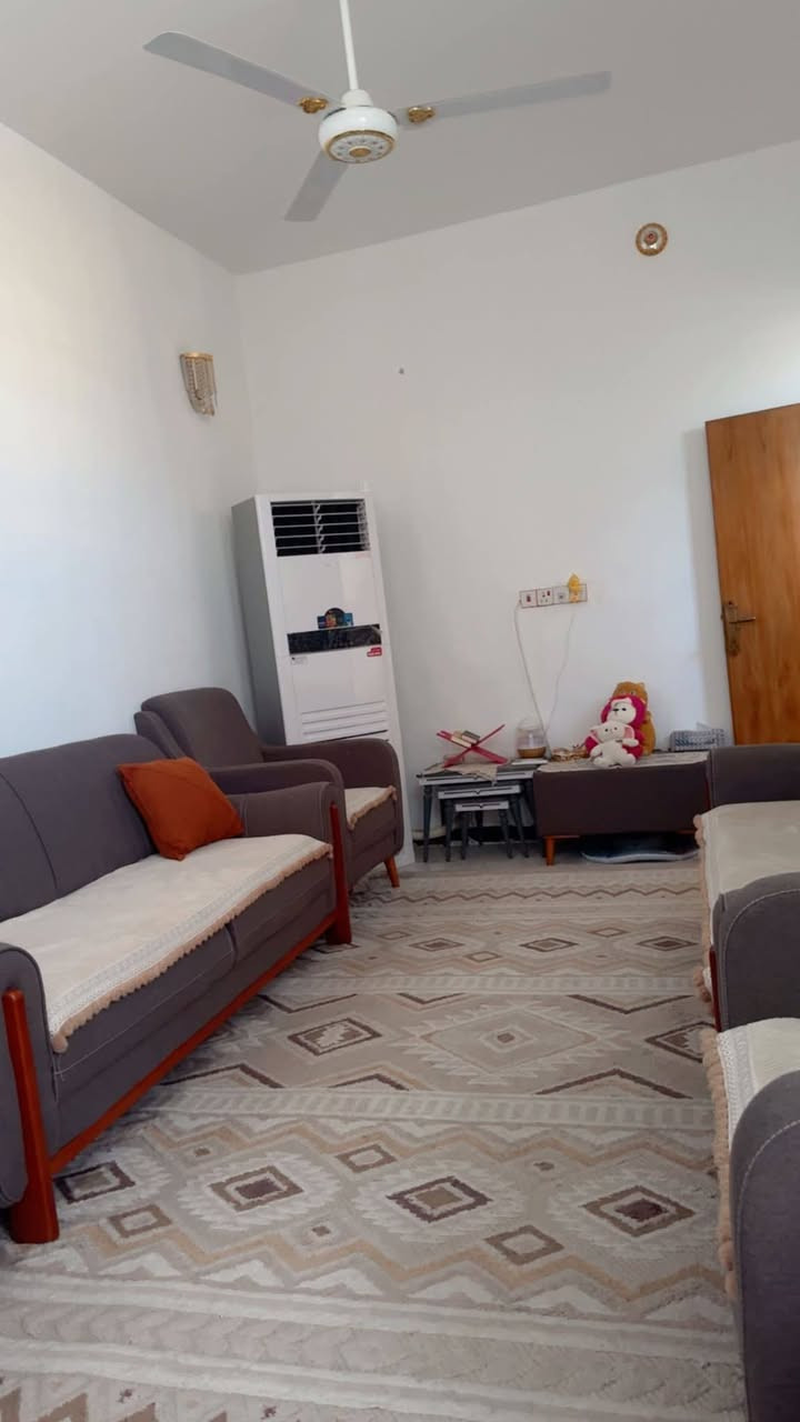 #بيت_للبيع في حي ميسان و سعره 44 و بي مجال 🏠السلام عليكم.. بيت (زراعي) للبيع بموقع مميز ومواصفات ممتازة:
📍 الموقع: حي ميسان - سكلة الكرعاوي - شارع الزوار (قريب جداً من أسواق الميالي).
📐 المساحة: 100 متر مربع.
🧱 نوع البناء: طابوق جمهوري، صب كونكريت مسلح (بناء قوي ونظيف).
📋 التفاصيل والتقطيع:
غرفة نوم.
صالة.
استقبال.
مطبخ.
صحيات (داخلية وخارجية).
للاستفسار عن السعر: في الخاص
#بيت_للبيع #حي_ميسان #بيت_زراعي #زراعي #الجميع


**إذا كنت صاحب هذا الإعلان وتريد حذفه لأي سبب، رجاءا أرسل رسالة إلى الدعم الفني**
