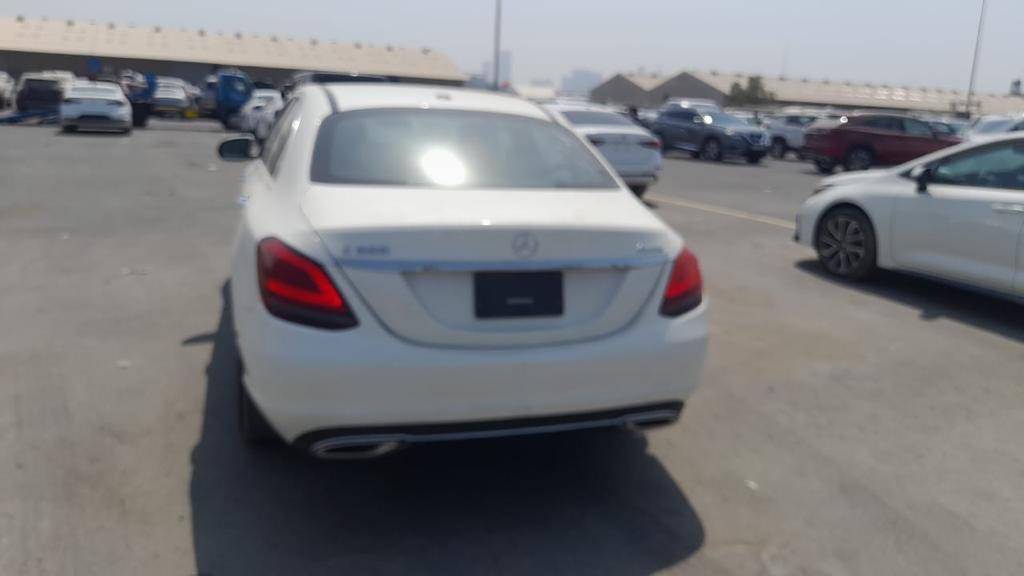 السلام عليكم
مارسيدس c300  2021 

للبيع 

رقم دهوك سيارة باسمي تحويل ثاني يوم

الضرر موجود بصورة بولند تبديل شركة بدون صبغ 

مواصفات فتحه 

بصمة تشغيل بصمة ابواب 

مقاعد تدفئة 

رادارات 

تنبية الاصطدام الامامي

وباقي المواصفات العروفه 
ماشية ٧٠ ميل 

السعر ٣٠٥ ورقه بية مجال 

رقم الهاتف ***********
